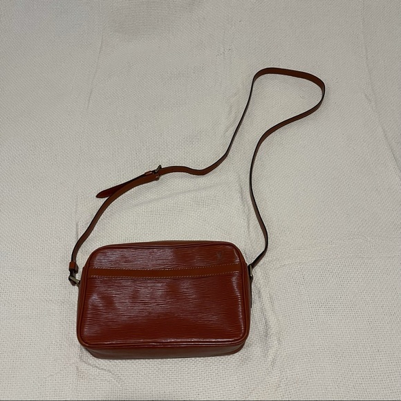 Authentic Louis Vuitton Trocadero Epi leather - Picture 9 of 10